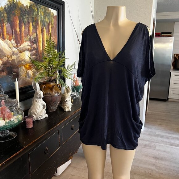 Left on Houston rayon&tencel blend deep V neck&back w/ front pockets Sweater - Picture 6 of 7